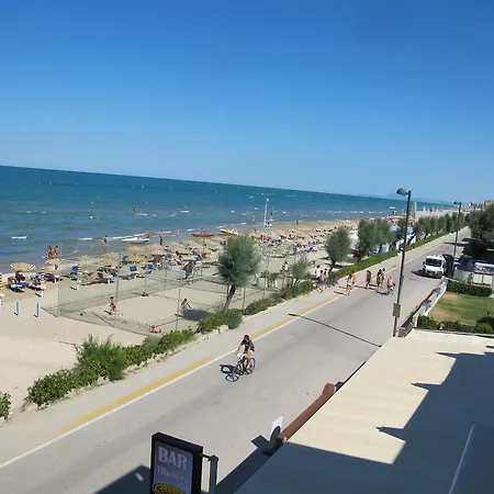 Beach Front Apartament Marotta