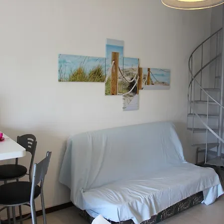 Beach Front Apartament Marotta
