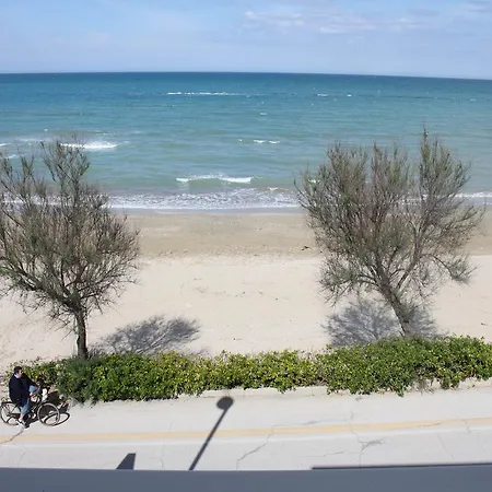 Apartmán Beach Front Apartament *