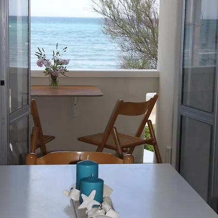 Apartmán Beach Front Apartament Marotta