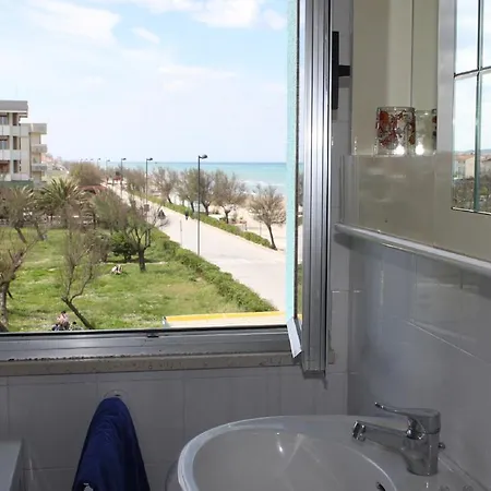 Beach Front Apartament * Marotta